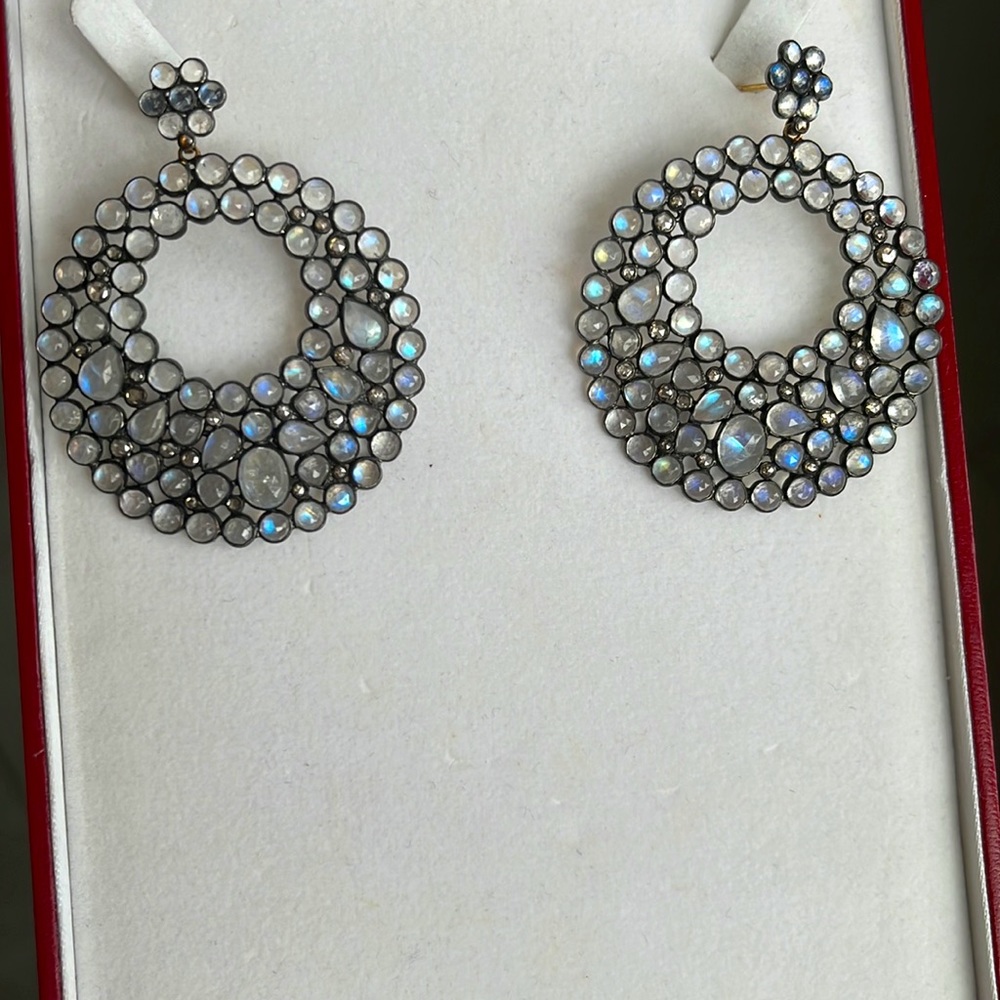 Breathtaking gemstones drop earrings